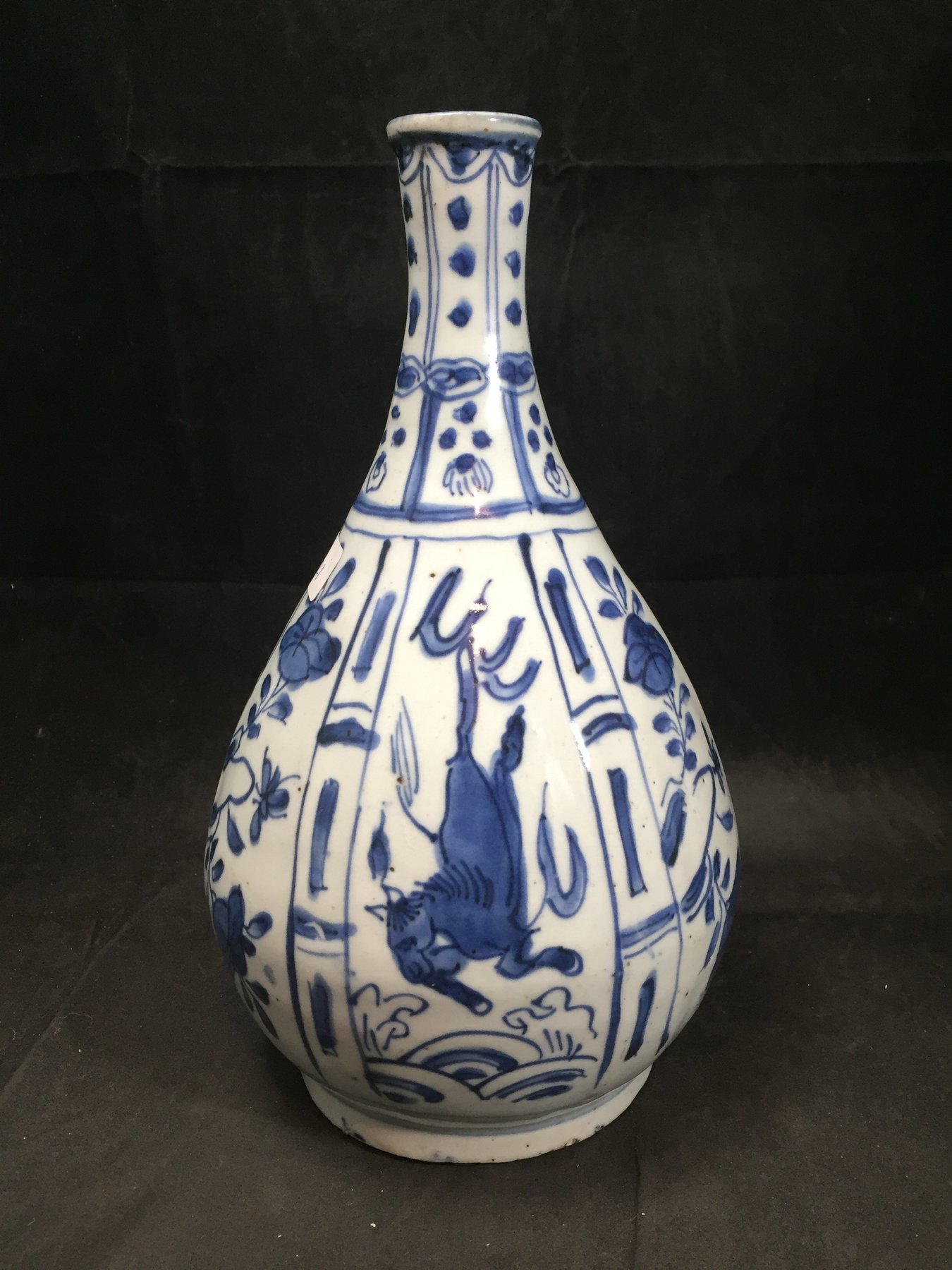 Ovid vase blue and white
