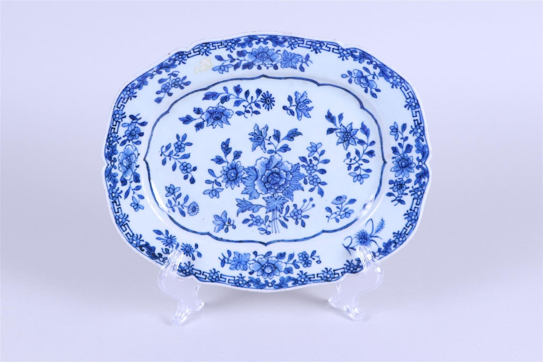 A porcelain dish with floral decor. China, Qianglong